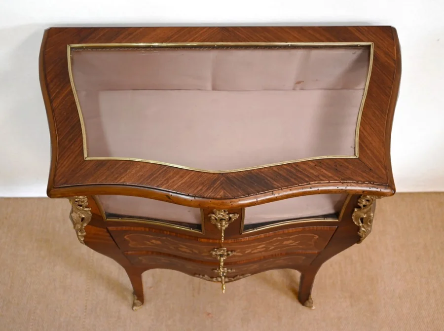 DISPLAY CABINET