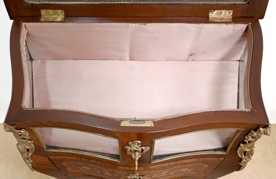 DISPLAY CABINET