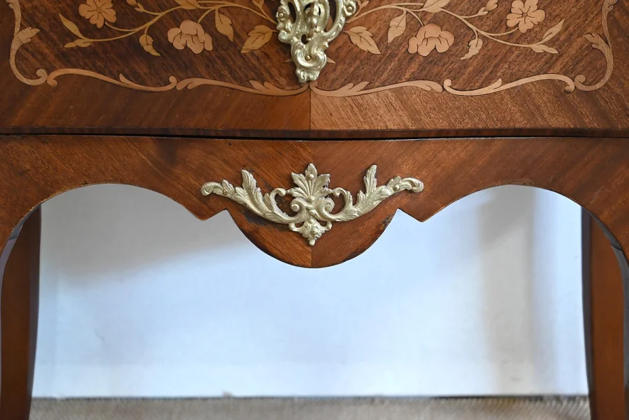 DISPLAY CABINET