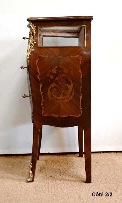 DISPLAY CABINET