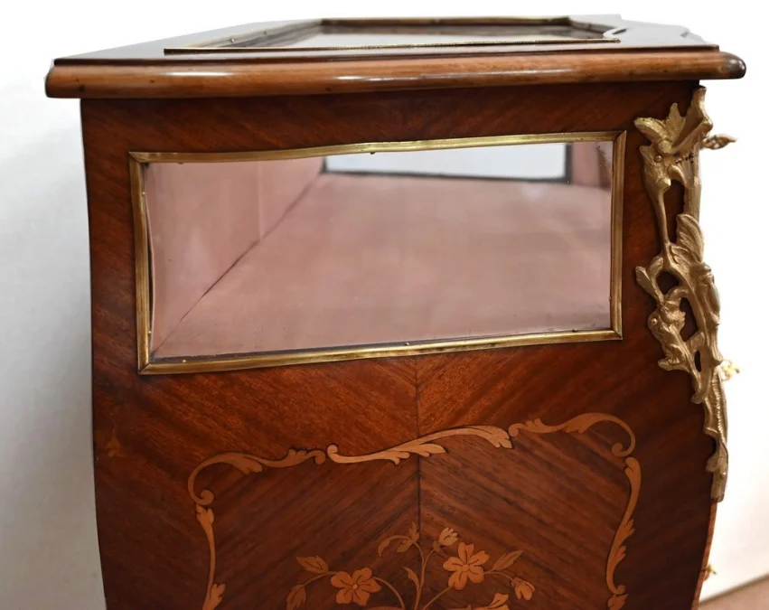 DISPLAY CABINET