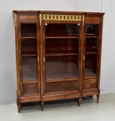 BÜCHERREGAL IM LOUIS XVI-STIL