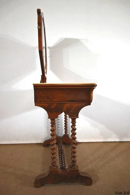 LOUIS PHILIPPE PERIODE KLEDINGTAFEL