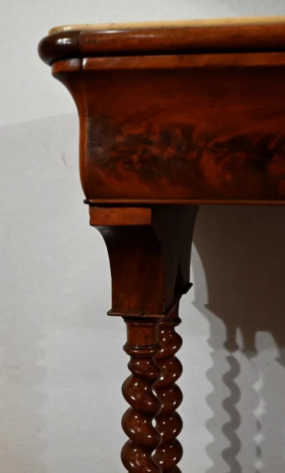 LOUIS PHILIPPE PERIODE KLEDINGTAFEL