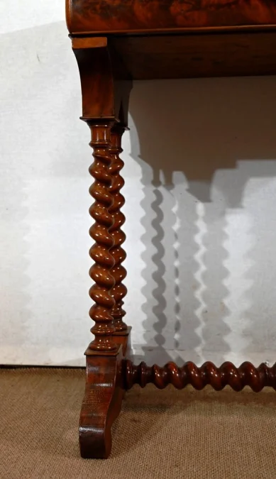 LOUIS PHILIPPE PERIODE KLEDINGTAFEL