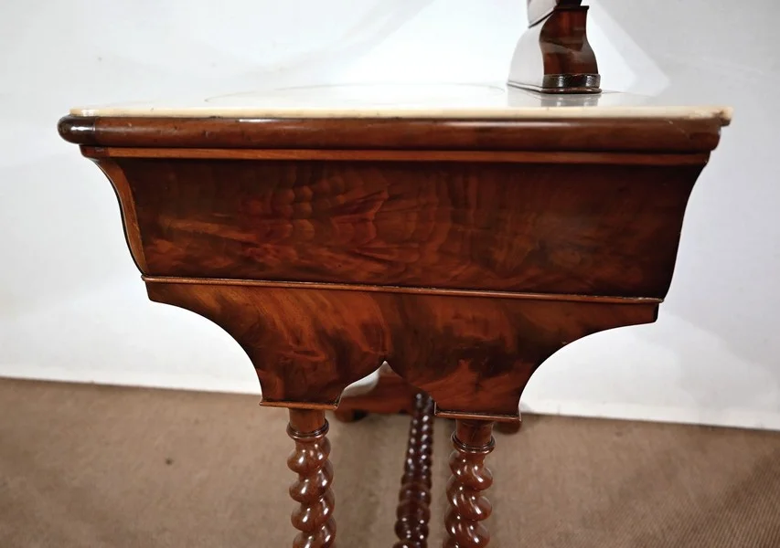 LOUIS PHILIPPE PERIODE KLEDINGTAFEL