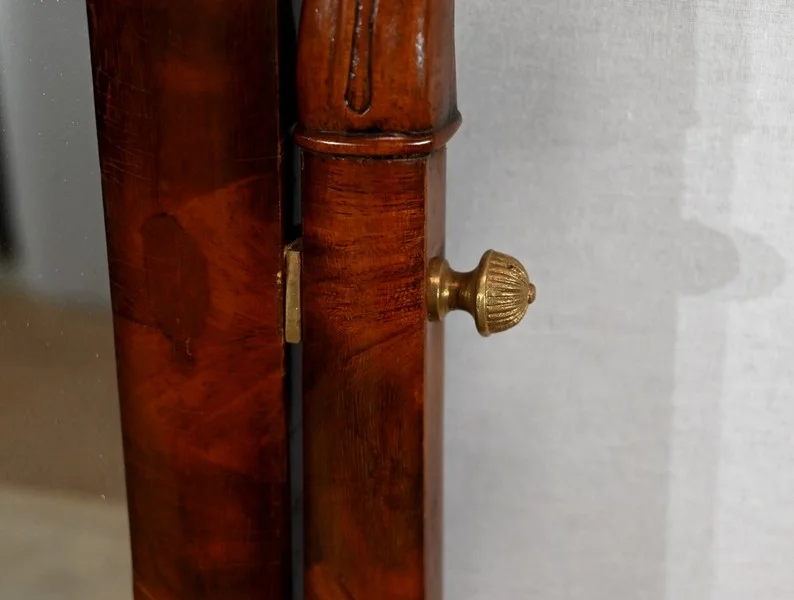 LOUIS PHILIPPE PERIODE KLEDINGTAFEL
