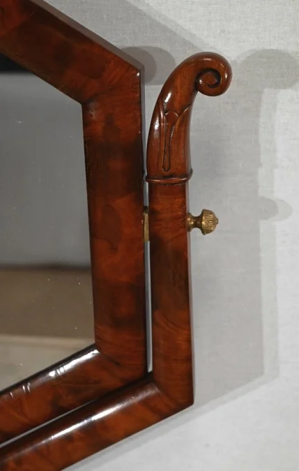 LOUIS PHILIPPE PERIODE KLEDINGTAFEL