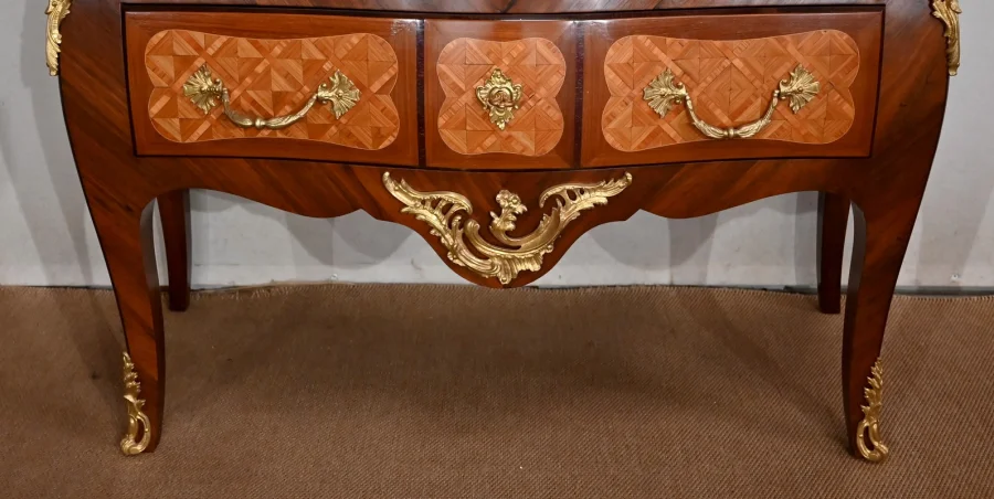 FRANZÖSISCHE KOMMODE IM ÜBERGANGSSTIL