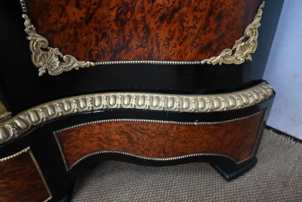 Buffet d’appui en Loupe de Thuya, époque Napoléon III – Milieu XIXe