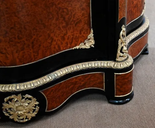 Buffet d’appui en Loupe de Thuya, époque Napoléon III – Milieu XIXe