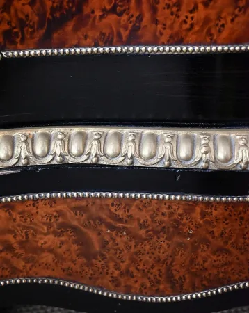 Buffet d’appui en Loupe de Thuya, époque Napoléon III – Milieu XIXe