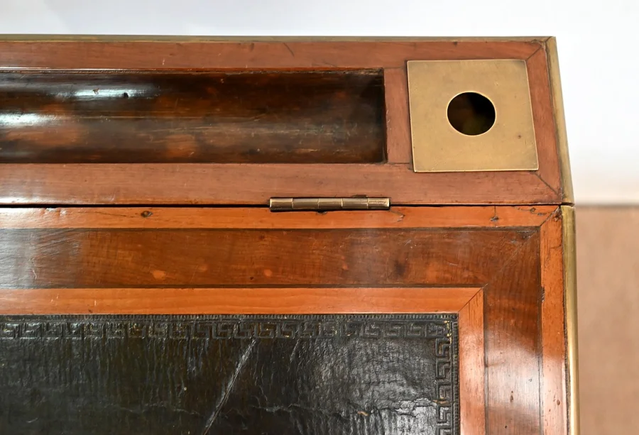 LESETISCH IM LOUIS XVI-STIL