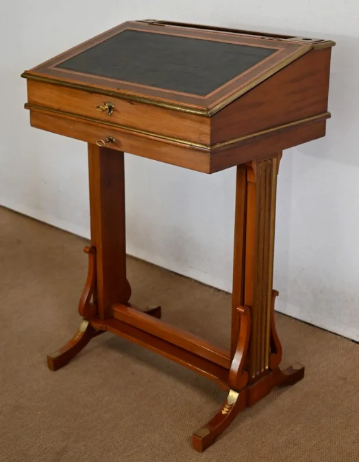 LESETISCH IM LOUIS XVI-STIL