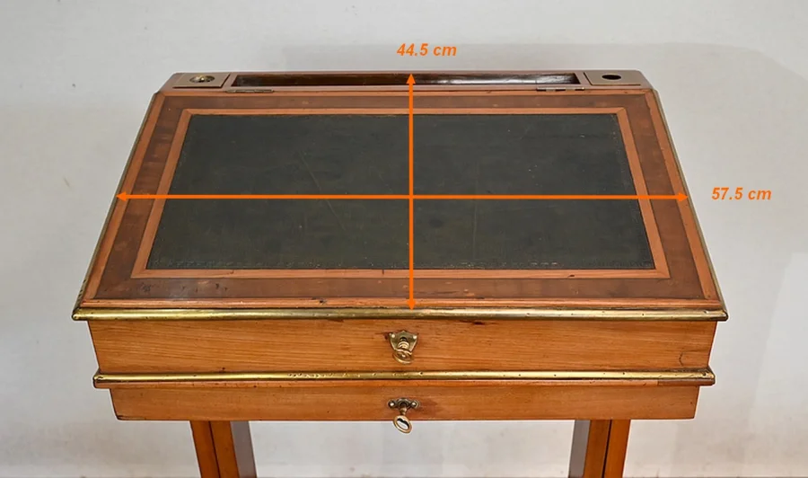 LESETISCH IM LOUIS XVI-STIL
