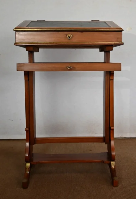 LESETISCH IM LOUIS XVI-STIL