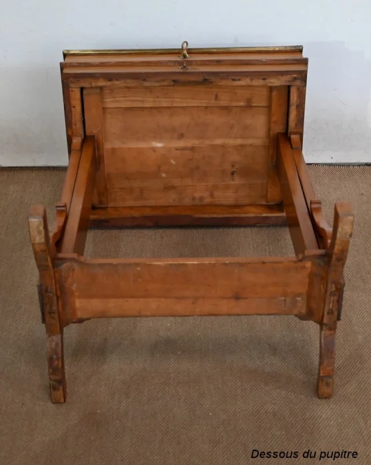 LESETISCH IM LOUIS XVI-STIL