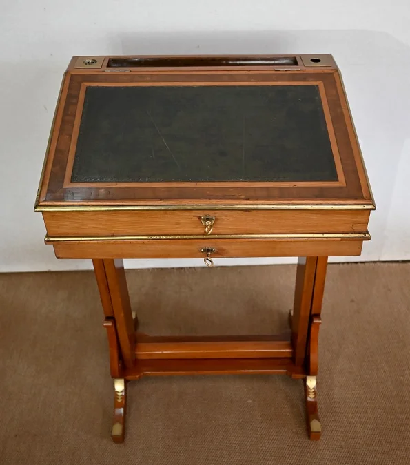 LESETISCH IM LOUIS XVI-STIL