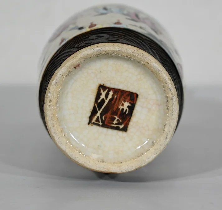 VASE AUS NANKIN-PORZELLAN