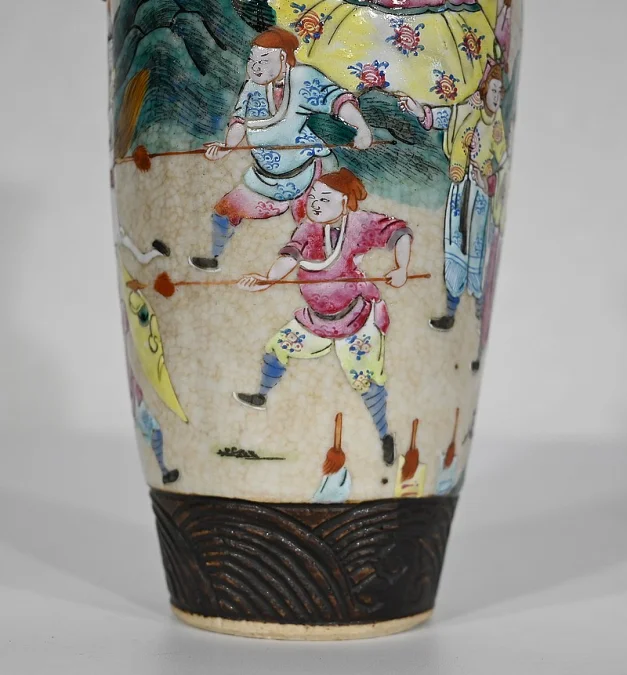 VASE AUS NANKIN-PORZELLAN