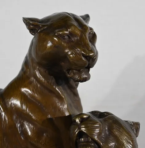 Important Bronze « Couple de Lionnes », de L. Riché – Début XXe