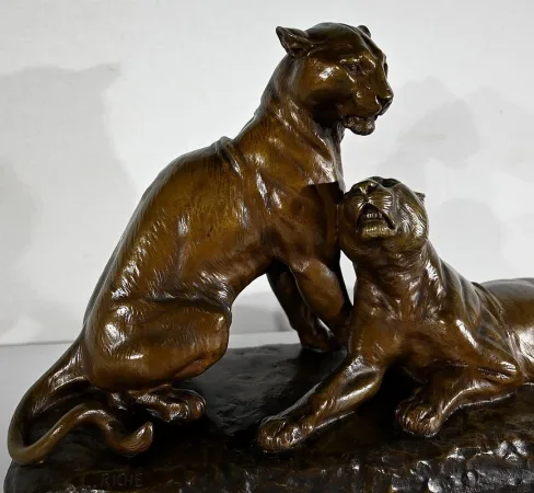 BRONZE GROUP signed L. RICHE