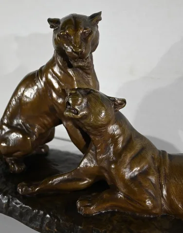 Important Bronze « Couple de Lionnes », de L. Riché – Début XXe