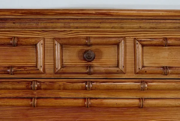 Semainier esprit Bambou en Pitchpin massif, Art Nouveau – 1900