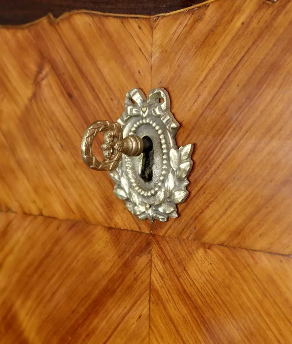 Chiffonnier en Bois Précieux, époque Louis XV – XVIIIe
