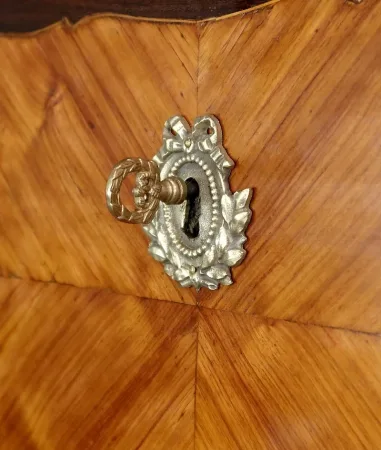 Chiffonnier en Bois Précieux, époque Louis XV – XVIIIe
