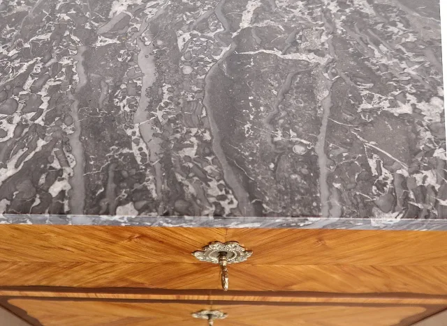 Chiffonnier en Bois Précieux, époque Louis XV – XVIIIe