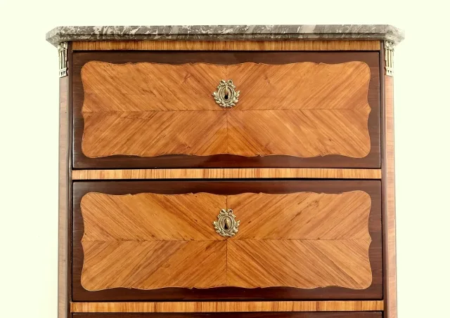 Chiffonnier en Bois Précieux, époque Louis XV – XVIIIe