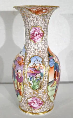 Paire de Vases en Porcelaine de Chine – Début XXe