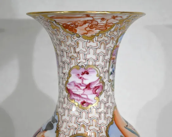 Paire de Vases en Porcelaine de Chine – Début XXe