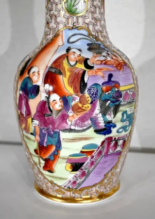 Paire de Vases en Porcelaine de Chine – Début XXe