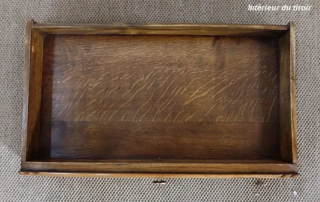 SCHRANK AUS NUSSBAUM