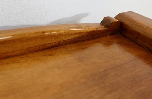 SCHRANK AUS NUSSBAUM