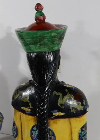 Importantes Statues en Faïence « Les Dignitaires Mandarins », Chine – XXe