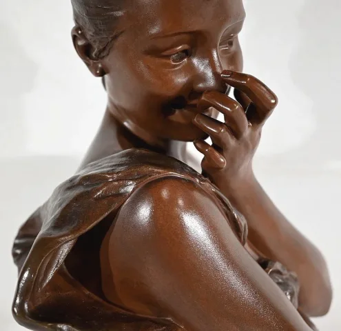 Bronze « Jeune femme espiègle »  de G. Van Der Straeten, Art Nouveau – Fin XIXe