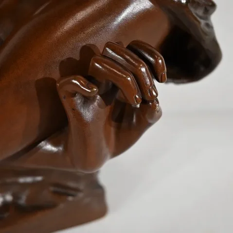 Bronze « Jeune femme espiègle »  de G. Van Der Straeten, Art Nouveau – Fin XIXe