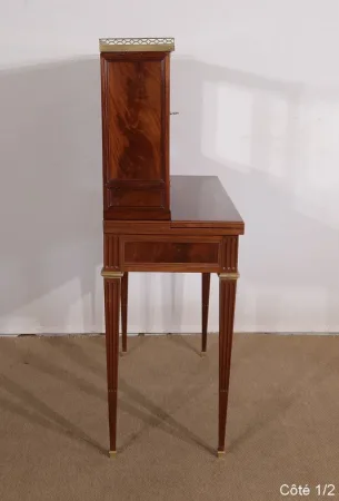 Petit Bonheur-du-Jour en Acajou, style Louis XVI – Milieu XIXe