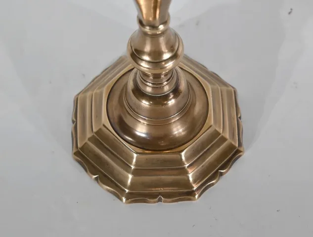 PAREJA DE CANDELEROS DE BRONCE