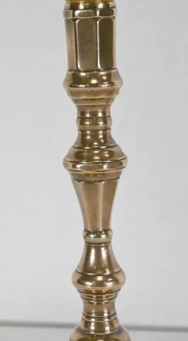 PAREJA DE CANDELEROS DE BRONCE