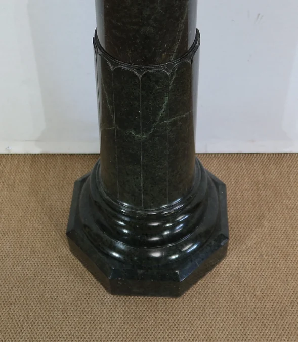 MARMOR-SÄULE