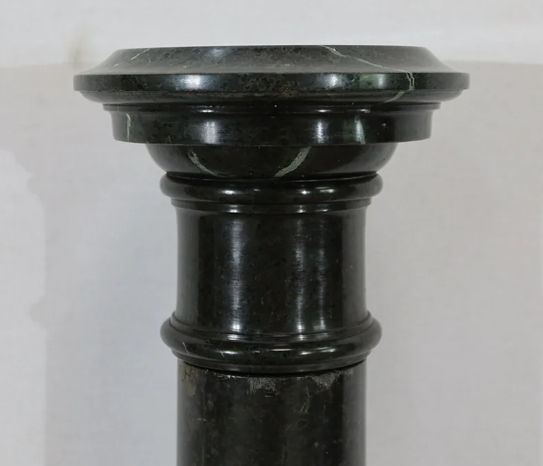 MARMOR-SÄULE