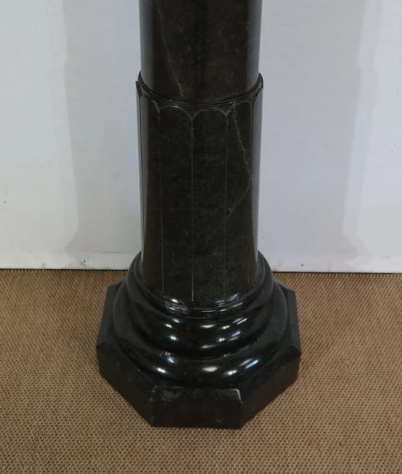 MARMOR-SÄULE
