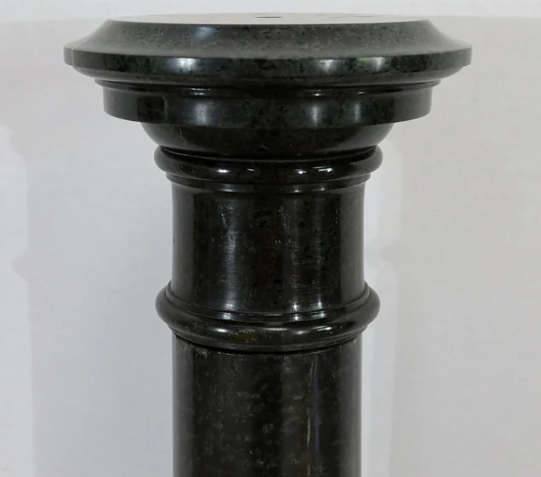 MARMOR-SÄULE