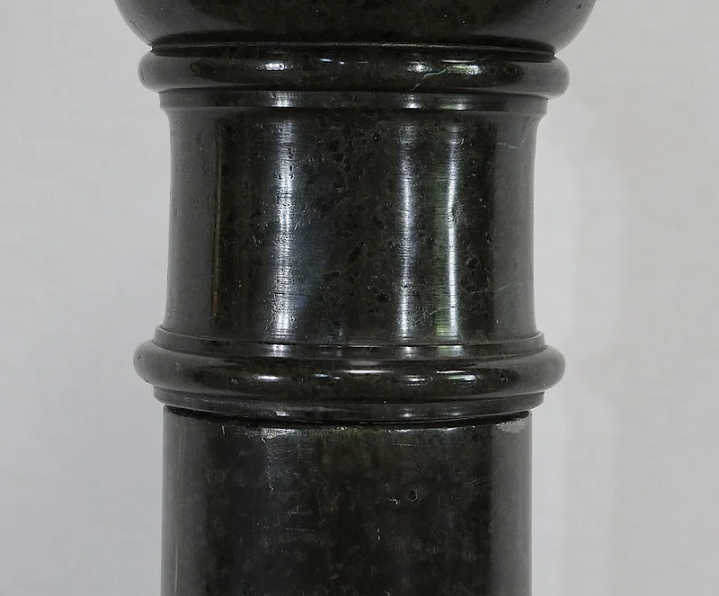 MARMOR-SÄULE