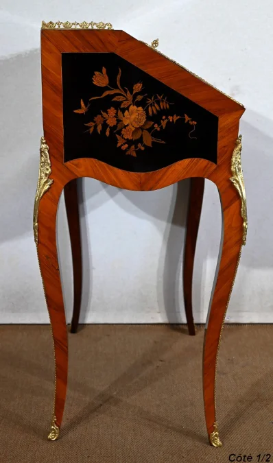 DAMENSCHREIBTISCH IM LOUIS XV-STIL