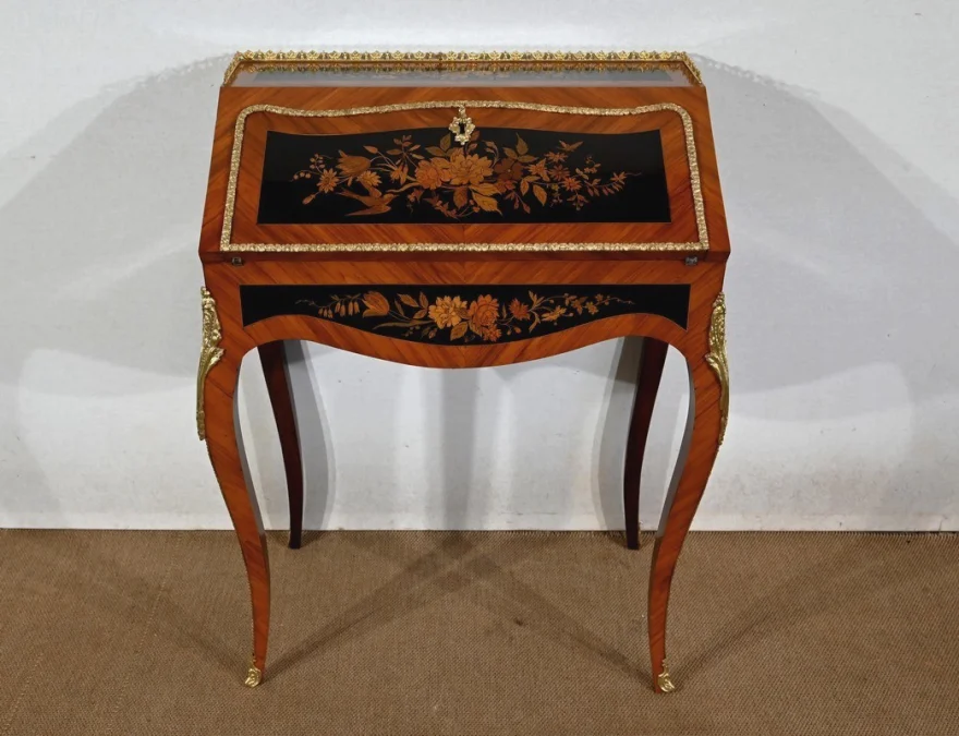 DAMENSCHREIBTISCH IM LOUIS XV-STIL